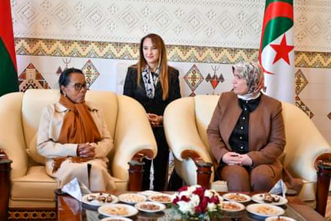 La Présidente de l'Assemblée nationale en visite officielle en Algérie