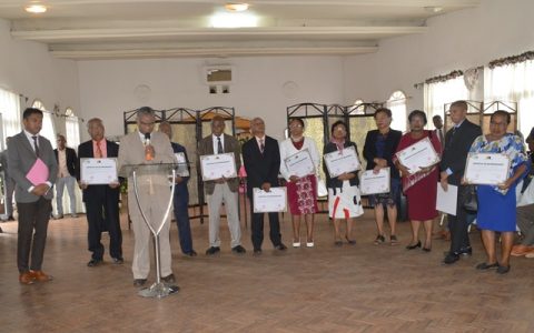Assemblée nationale : Remise de certificat de reconnaissance pour 15 cadres partis à la retraite