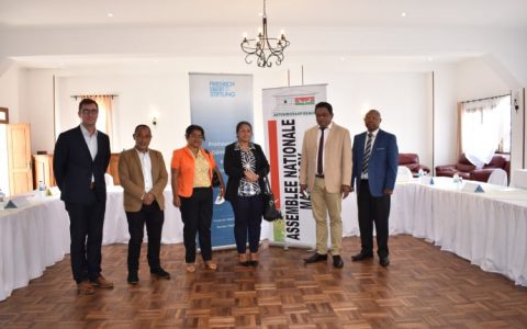 FORMATION POUR LES PRESIDENTS DES COMMISSIONS ET LES PRESIDENTS DES GROUPES PARLEMENTAIRES