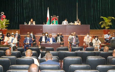 Séance de questions au Gouvernement : la première moitié effectuée