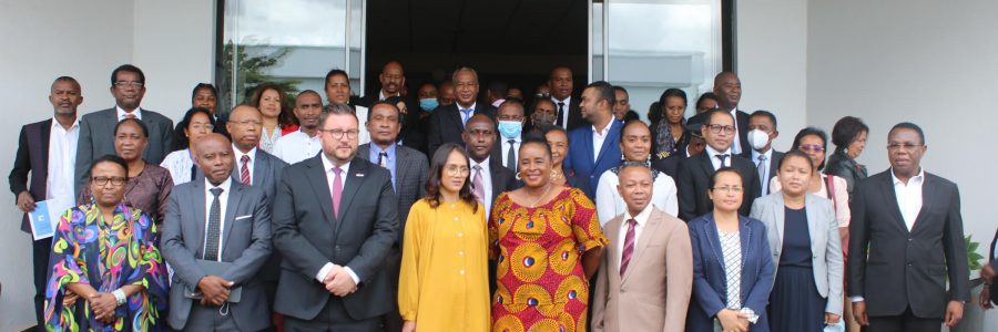 Cérémonie de clôture de la formation des cadres supérieurs des deux Chambres du Parlement