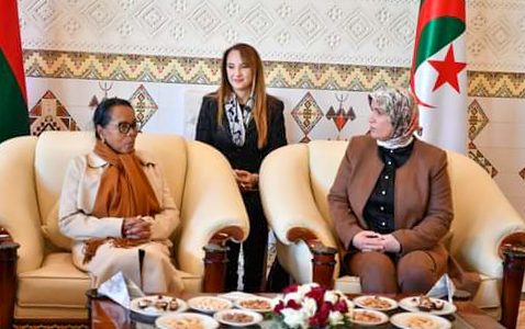 La Présidente de l’Assemblée nationale en visite officielle en Algérie