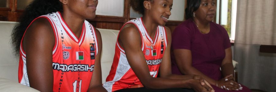 Les vice-présidents de l’Assemblée nationale félicitent les championnes d’Afrique de basketball 3×3