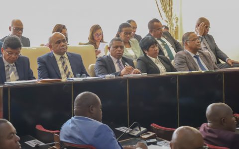 Questions au Gouvernement : le Premier ministre met l’accent sur les réformes, l’État de droit et la coopération avec les partenaires